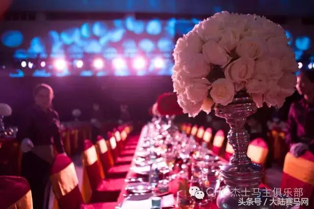 最火赛马创意表演完整,赛马主题晚会视频