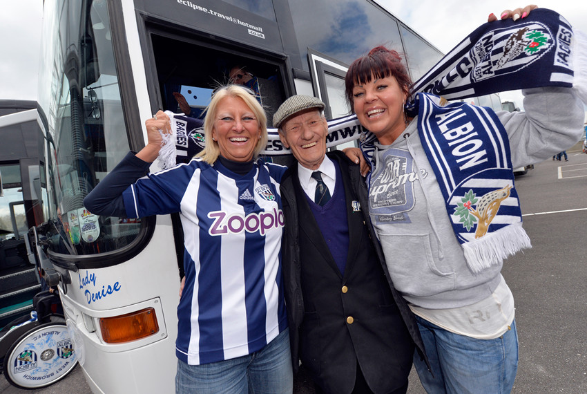 英超首轮爆满的山楂球场,空了一个座位