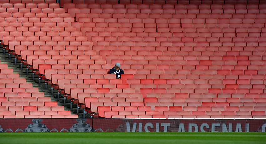 英超首轮爆满的山楂球场,空了一个座位