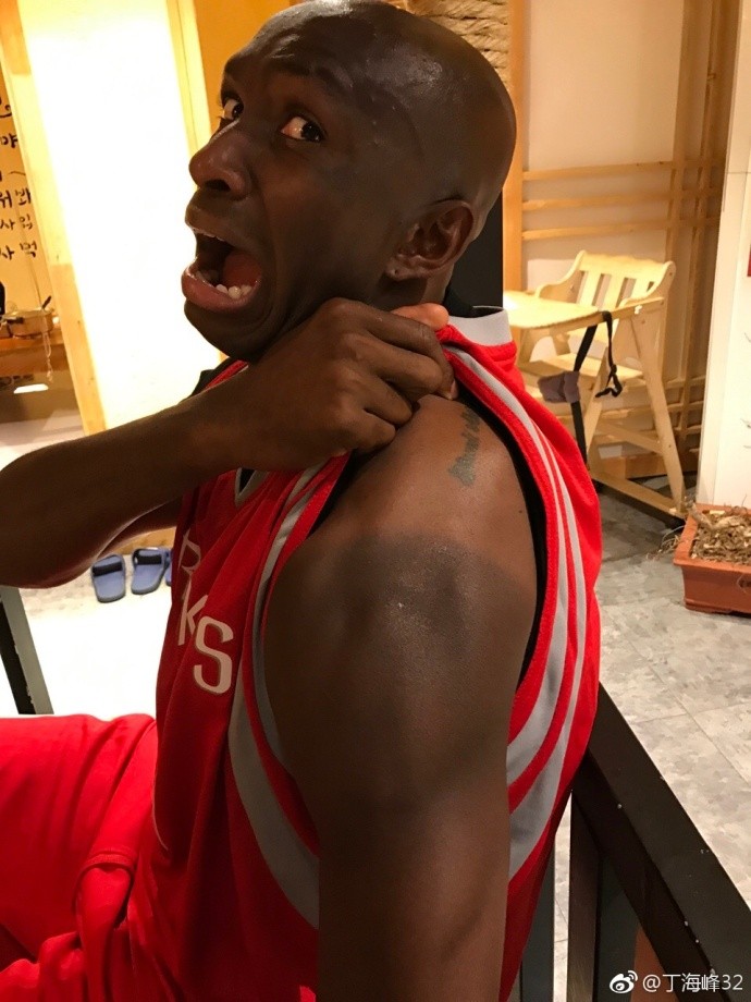 场上他是中超顶级外援，场下他是一名网红，学中文要给球迷正能量