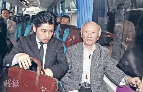 他是一位作家,他是一个作家