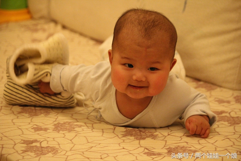 新生儿头皮血肿要不要做ct,新生儿脑出血医生说不需要处理