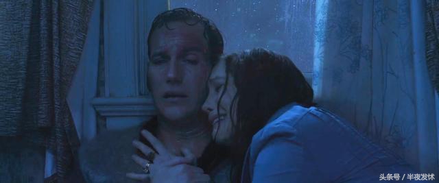 图解电影《招魂2》｜恶鬼折磨萝莉的一百种方法，被吓到漏尿