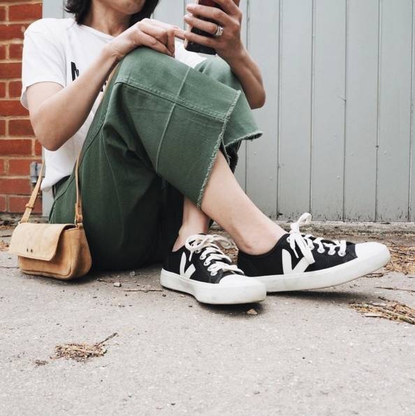 帆布鞋也能穿出女王风范,帆布鞋也能穿出高级感