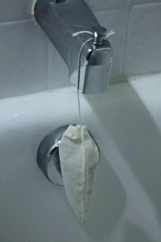 茶叶渣喝完别倒!放太阳底下晒干了,还有这么神奇的用途!