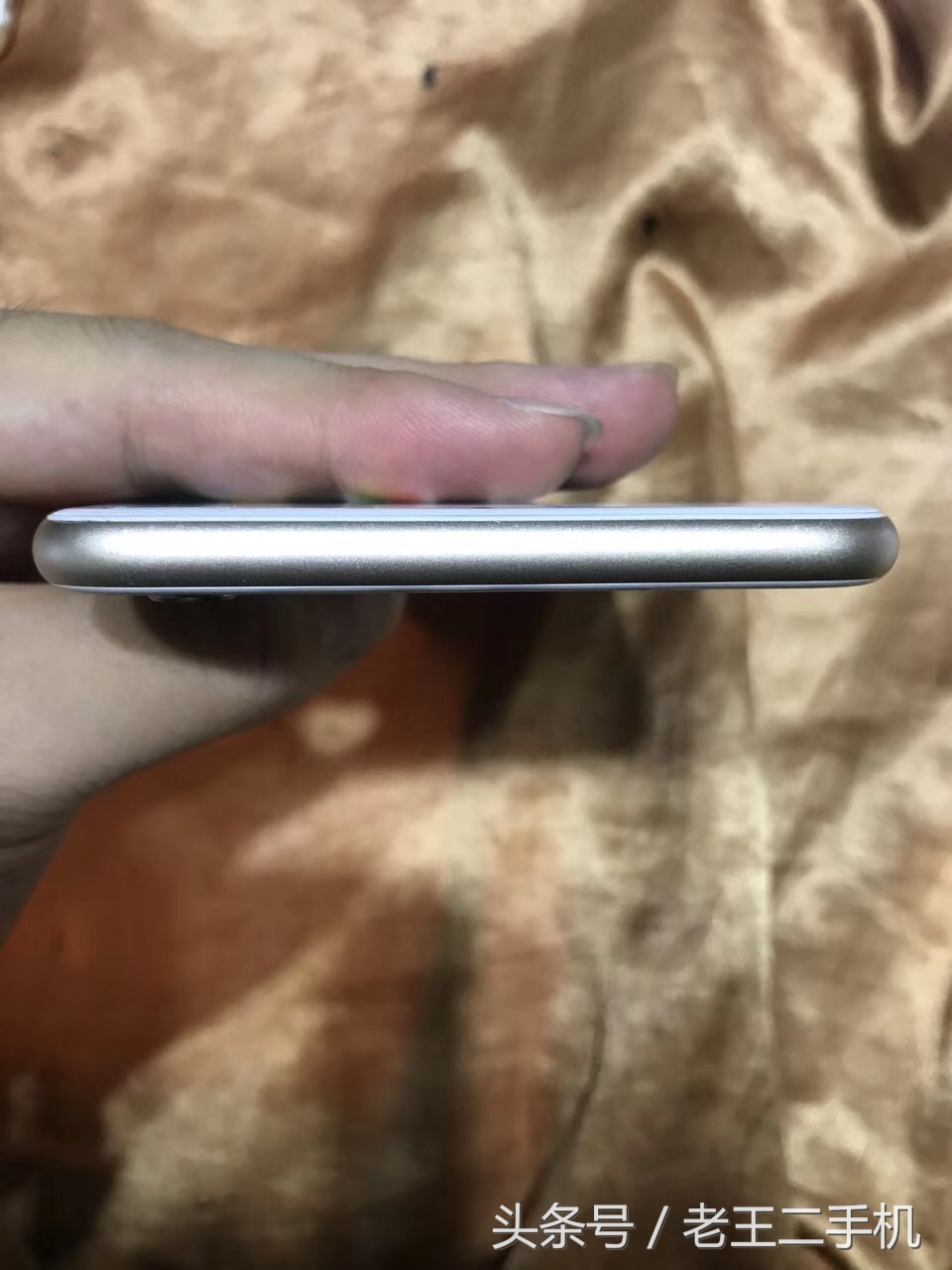 老王，我昨天淘了部64g的iPhone7，美滋滋