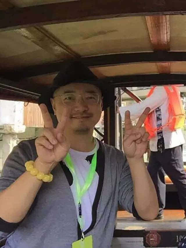 男人戴黑曜石手串好还是项链好,男人戴在右手上的手串有哪几种