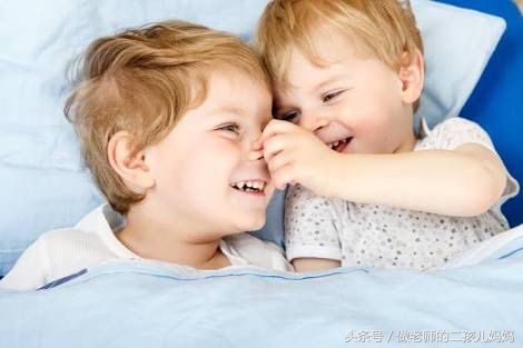 二宝把大宝打了,二宝打大宝妈妈让大宝还手的视频