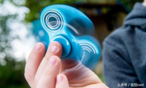指尖陀螺是哪一年流行到中国的,网上最火的指尖陀螺