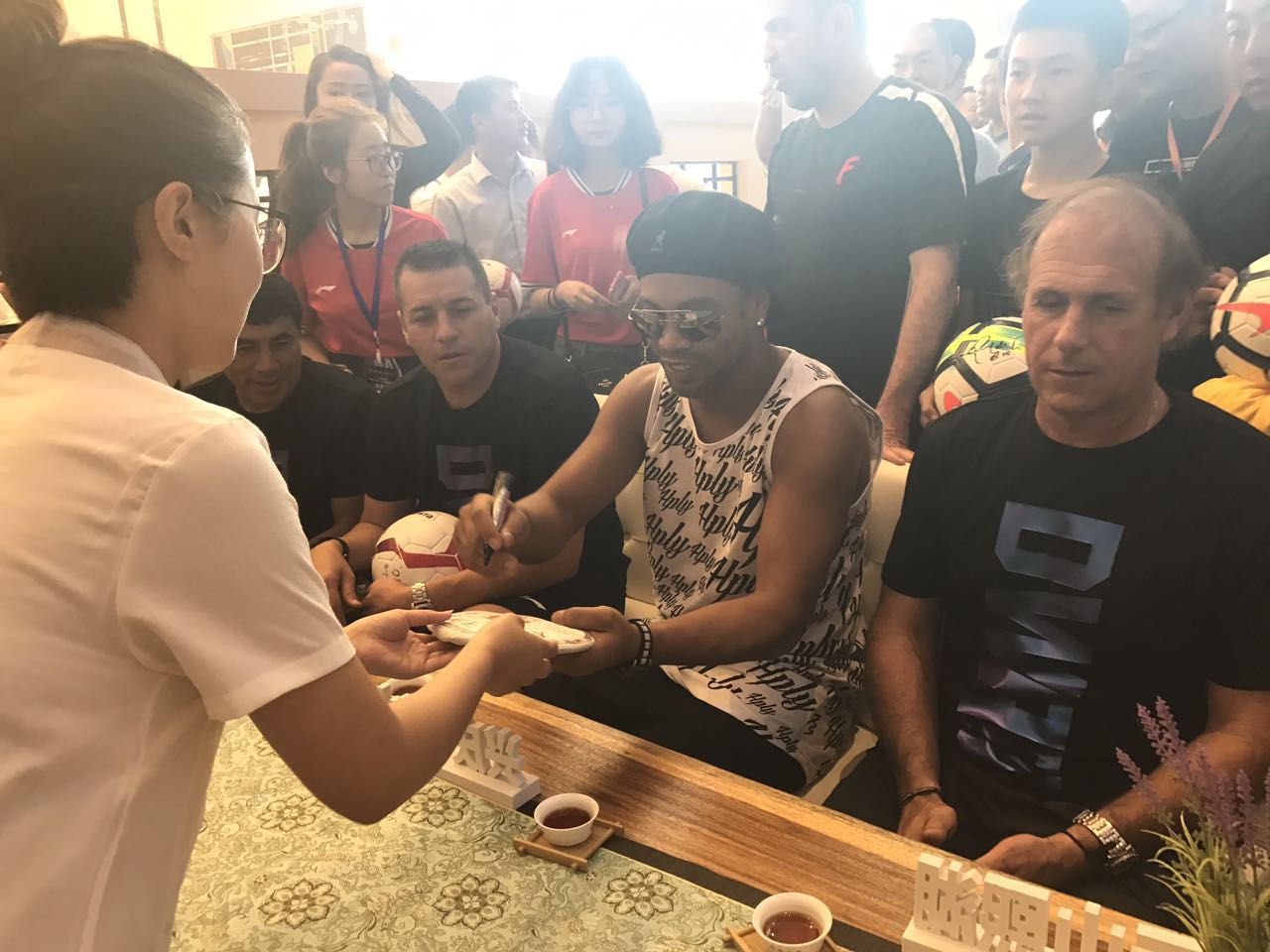 罗纳尔迪尼奥来到巴黎,罗纳尔迪尼奥来青岛哪里