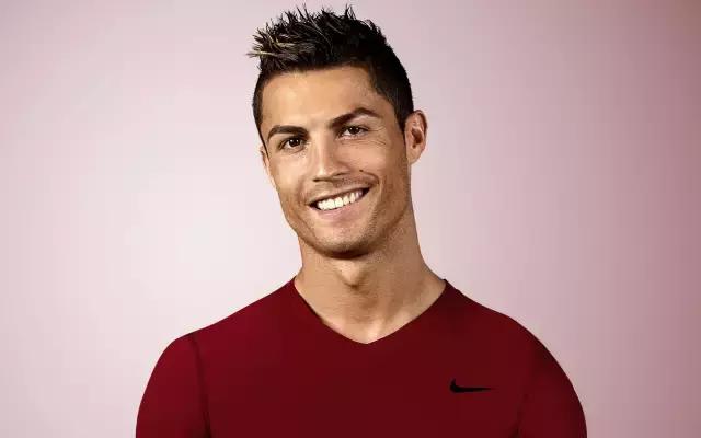 怎么跟女朋友一块看足球比赛,如何让不看足球的女朋友看足球