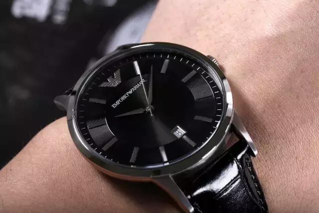 卡西欧哪款时尚又百搭,阿玛尼和卡西欧选哪个