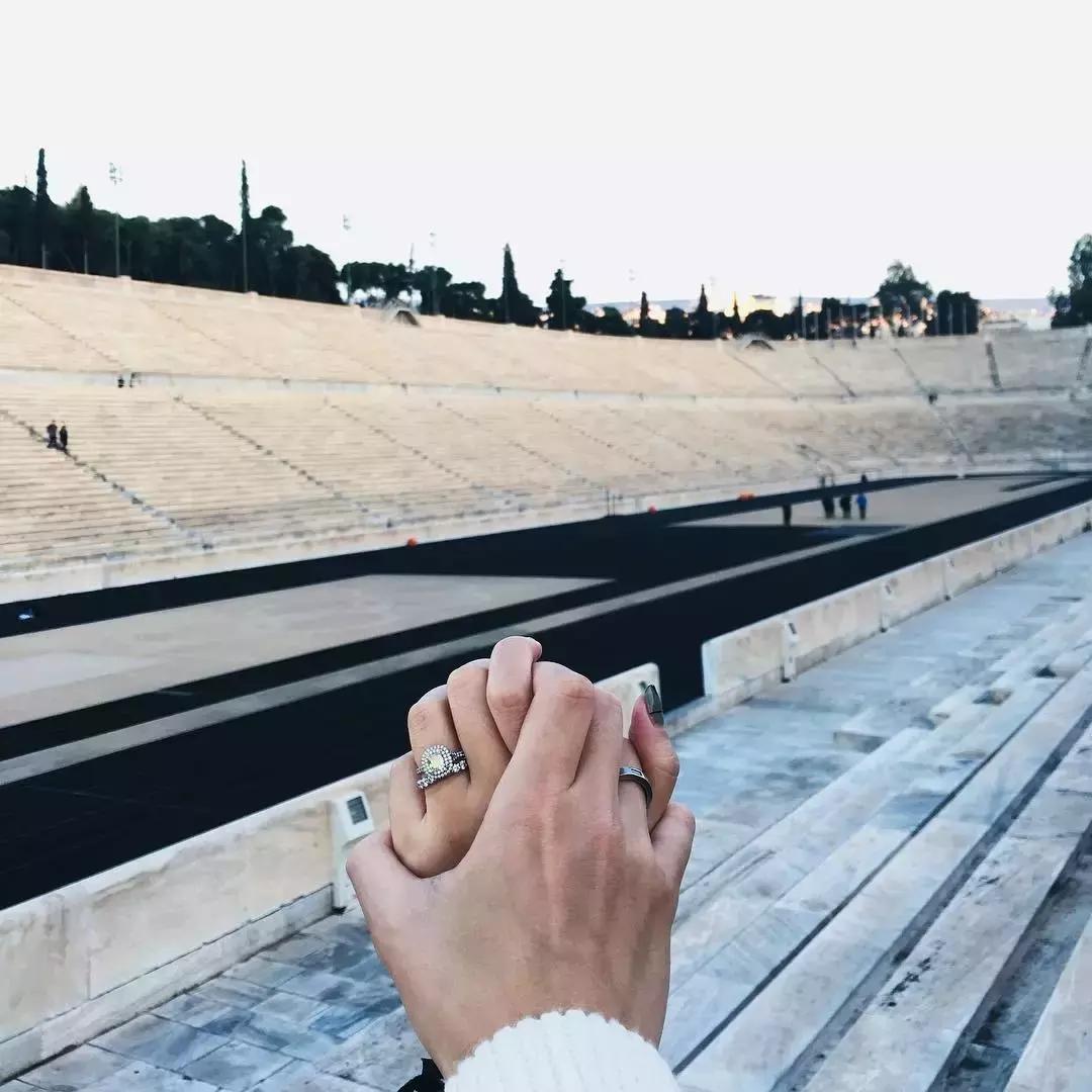 他的朋友圈里都是她,你的朋友圈全是她的照片