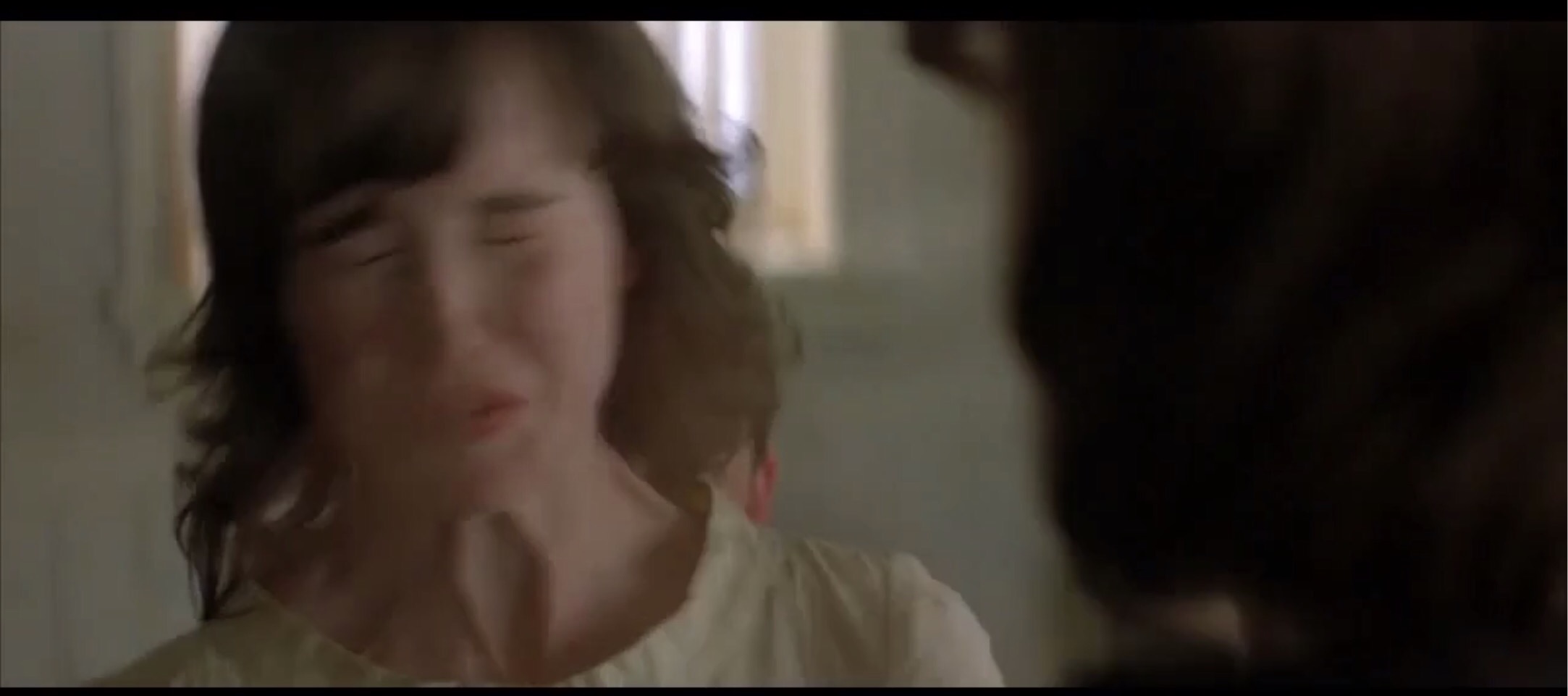 人性的丑恶在此刻一览无遗,人性是扭曲的不忍直视的