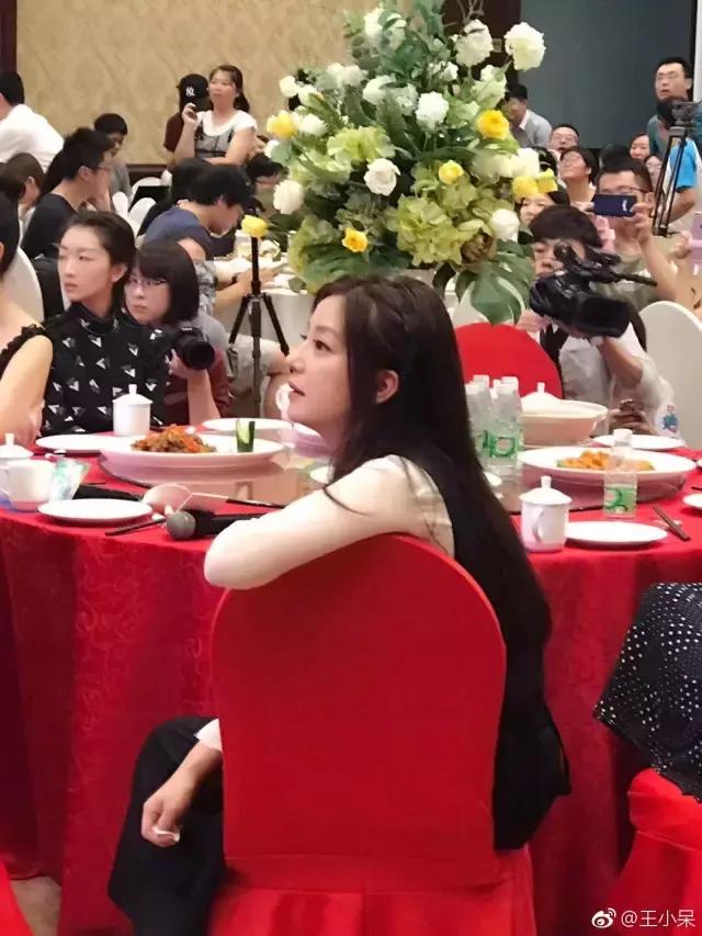 赵薇穿搭夏装,女人学赵薇穿衣搭配