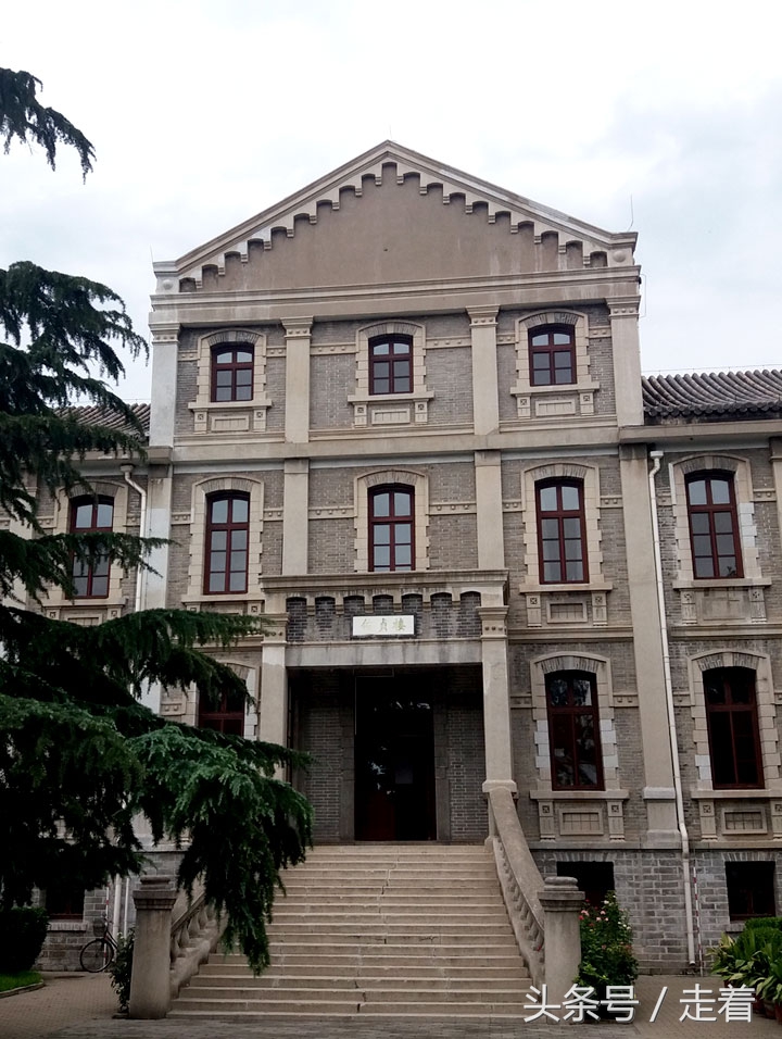 北京有个北海中学，今天归了四中，昨天也曾是有故事的地方