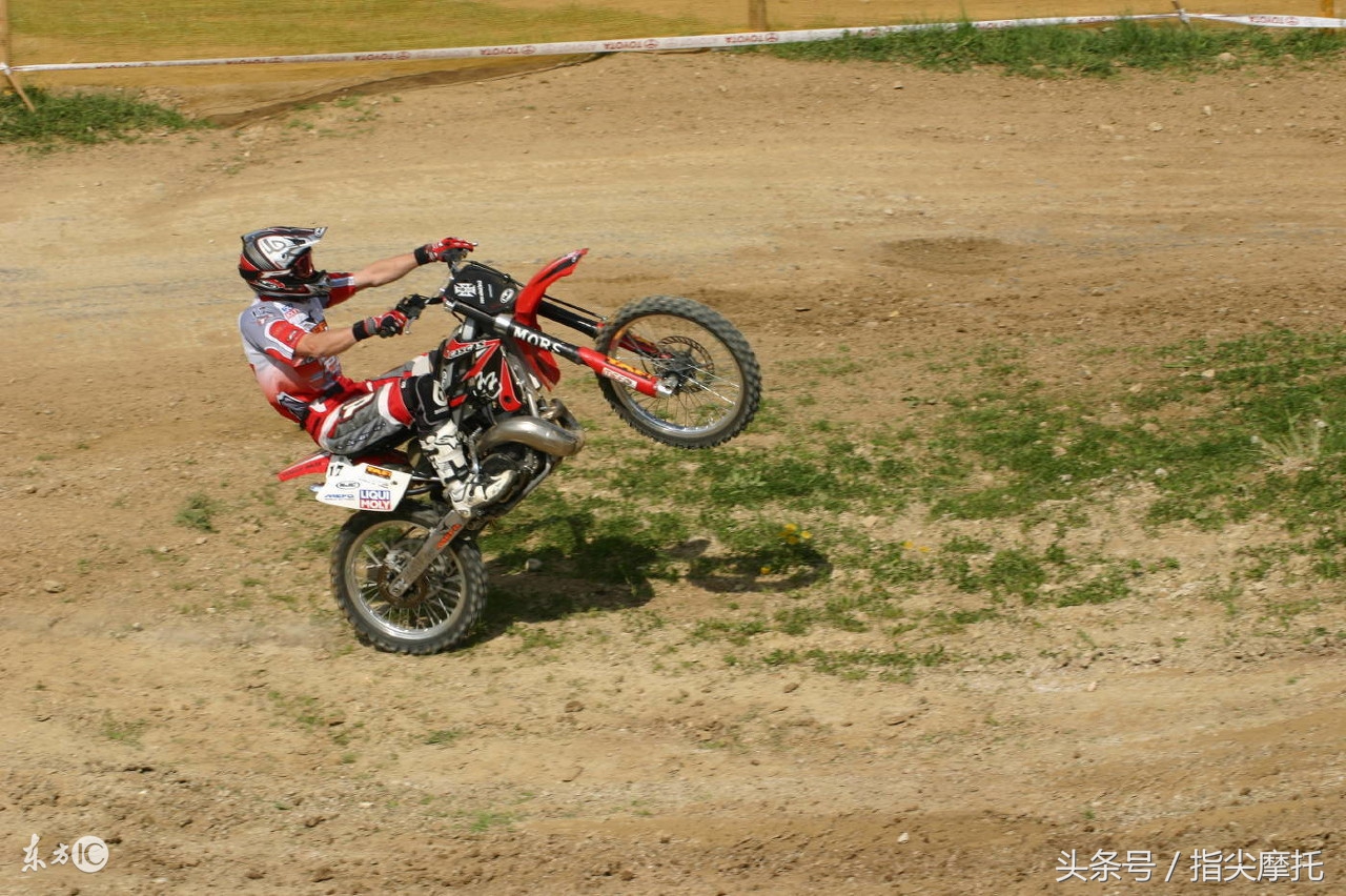 摩托车废气管喷油什么原因,摩托车不冒黑烟烧机油怎么解决