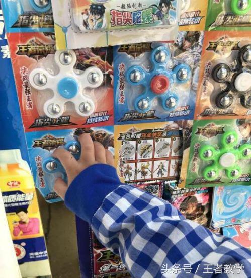 王者荣耀：小学生专属手办，只要15块钱，还送王者攻略书