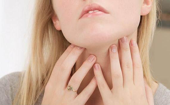 咽喉不舒服有痰咳嗽怎么回事,咽喉不舒服咳嗽有血丝