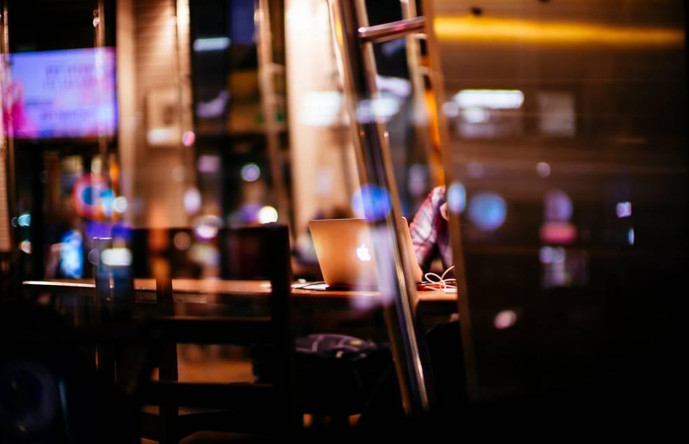 都说50mm是一生中必须拥有的镜头，但怎样才能用好它？