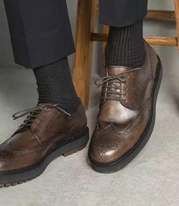 你在单车上看风景，别人却都在笑话你