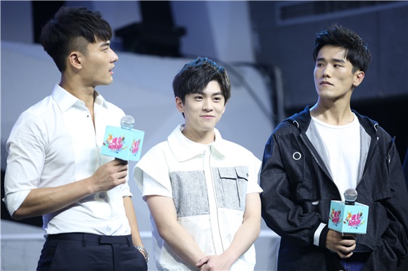 遇见足球城综艺免费播放,遇见足球城吴昕奇葩剪辑