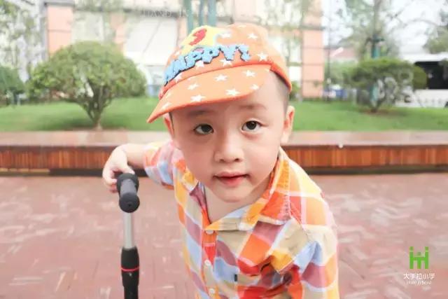 中山大道潮童街拍：很萌很酷很厉害，还会耍宝！