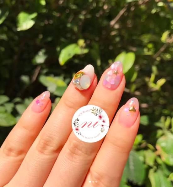 美甲饰品掉色了怎么办,美甲上的珍珠饰品掉色了怎么办