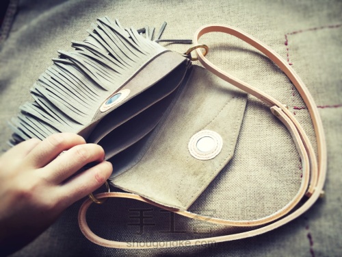 每个女孩子都要有个金锁,每个女孩都会带一个包吗