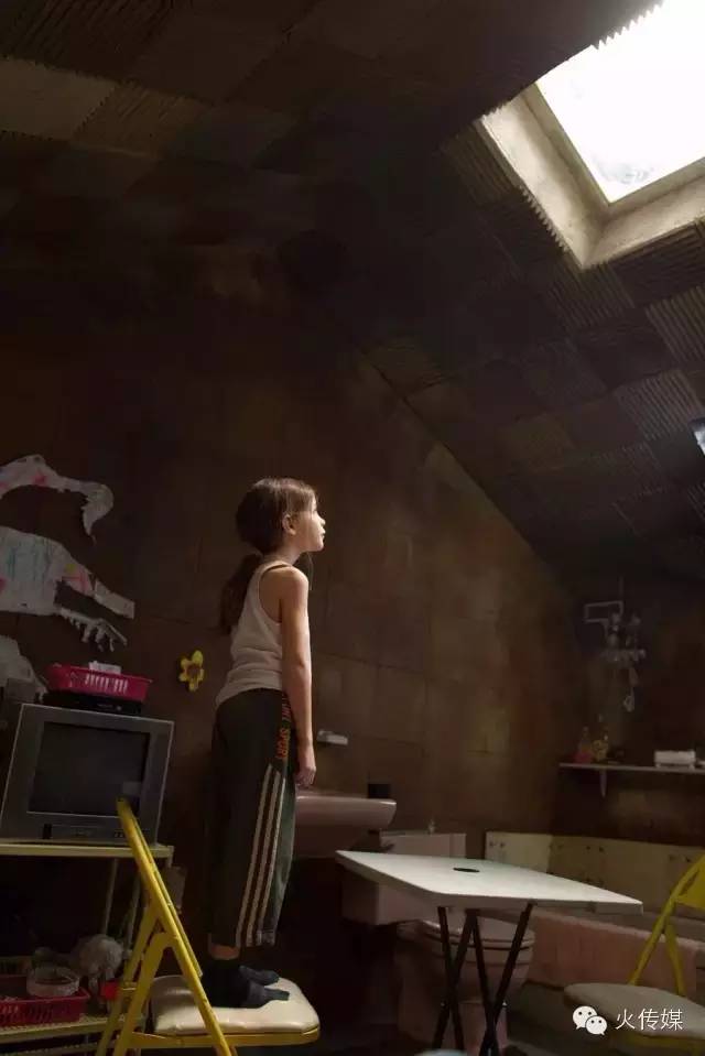 在她疯狂的自我“受虐”后，独立小片迎来了巨大的逆袭！