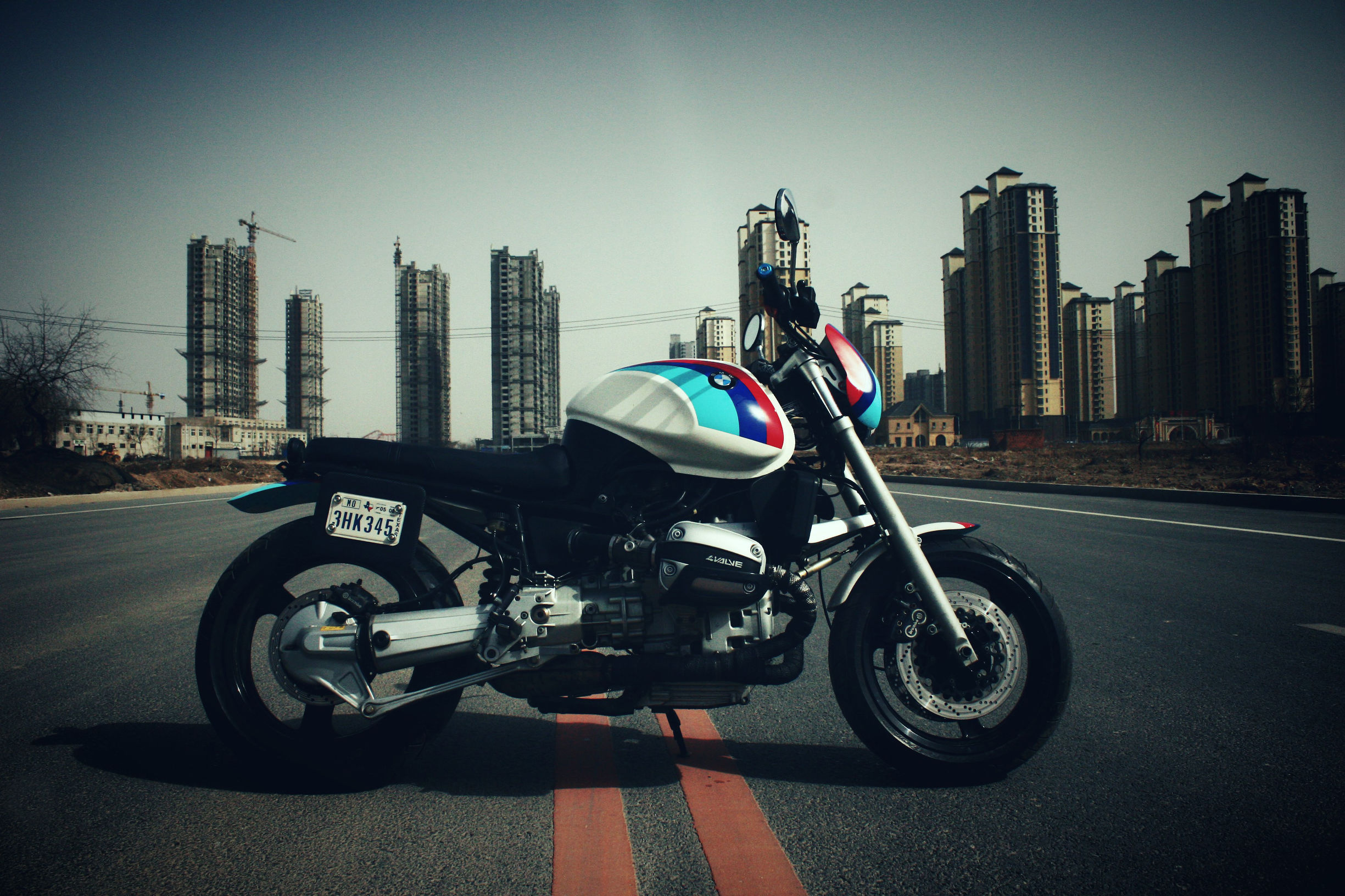 独特设计复古摩托车,中国小伙手工打造摩托车