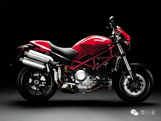杜卡迪82118款和19款差别,大魔鬼摩托车杜卡迪经典款
