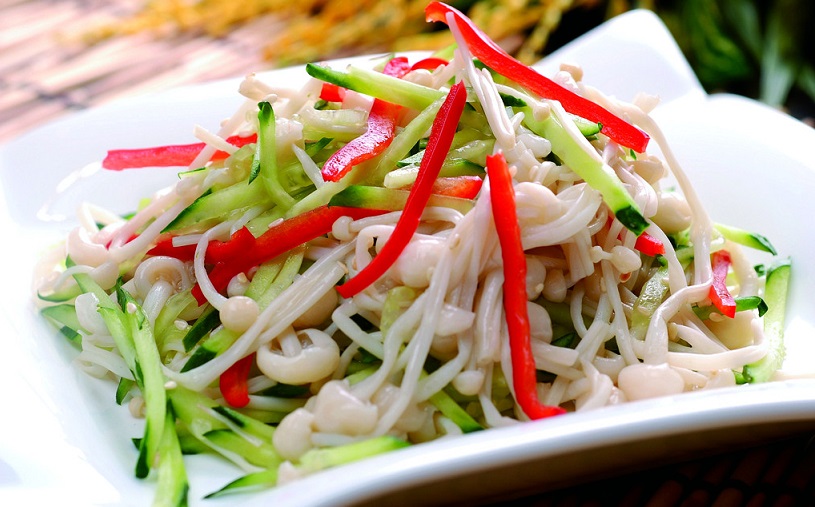 吃金针菇中毒表现,吃了少量的金针菇会不会中毒