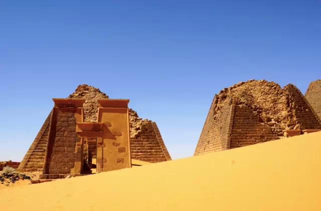 北石:在非洲苏丹被请到警察局过夜是怎样的体验