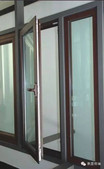 楼房窗户塑钢窗好还是铝合金好,旧房换塑钢窗好还是铝合金窗好