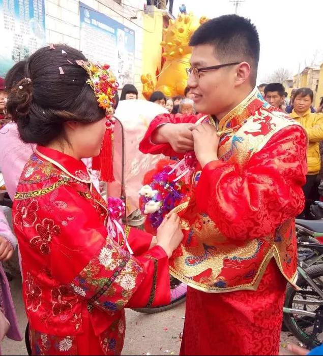 东阿小伙结婚,淮南小伙骑自行车接亲