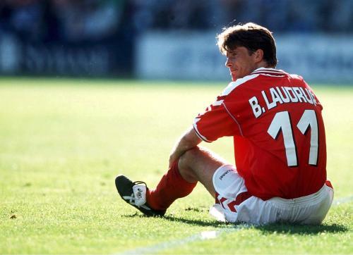 什么足球鞋球感好,什么足球鞋实战好大钉