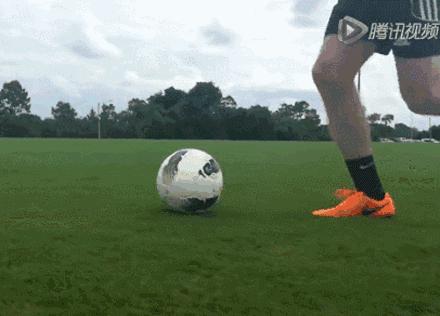 梅西教小学生足球基本功训练,梅西新手入门教学