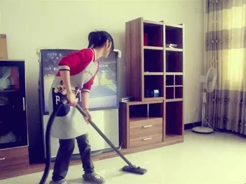 看到女儿长大成家即高兴又心酸,看到女儿出嫁父母泪流满面