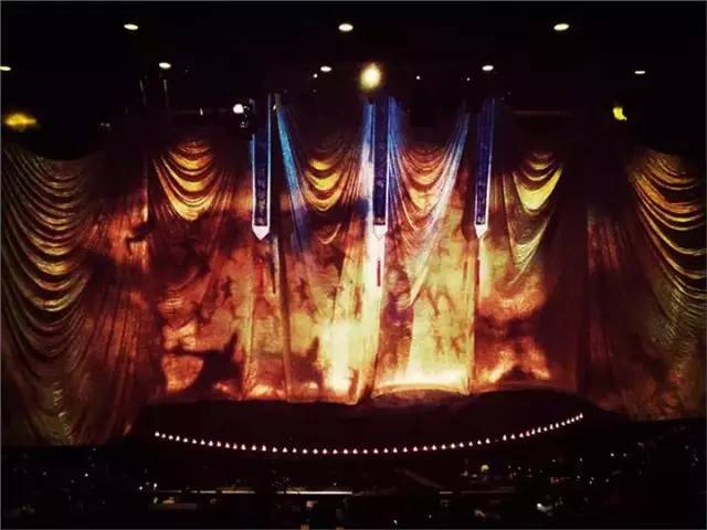 鱼游白沙洲,万达电影乐园汉秀双骄亮灯