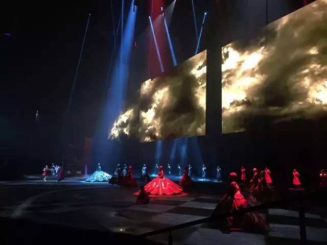 鱼游白沙洲,万达电影乐园汉秀双骄亮灯