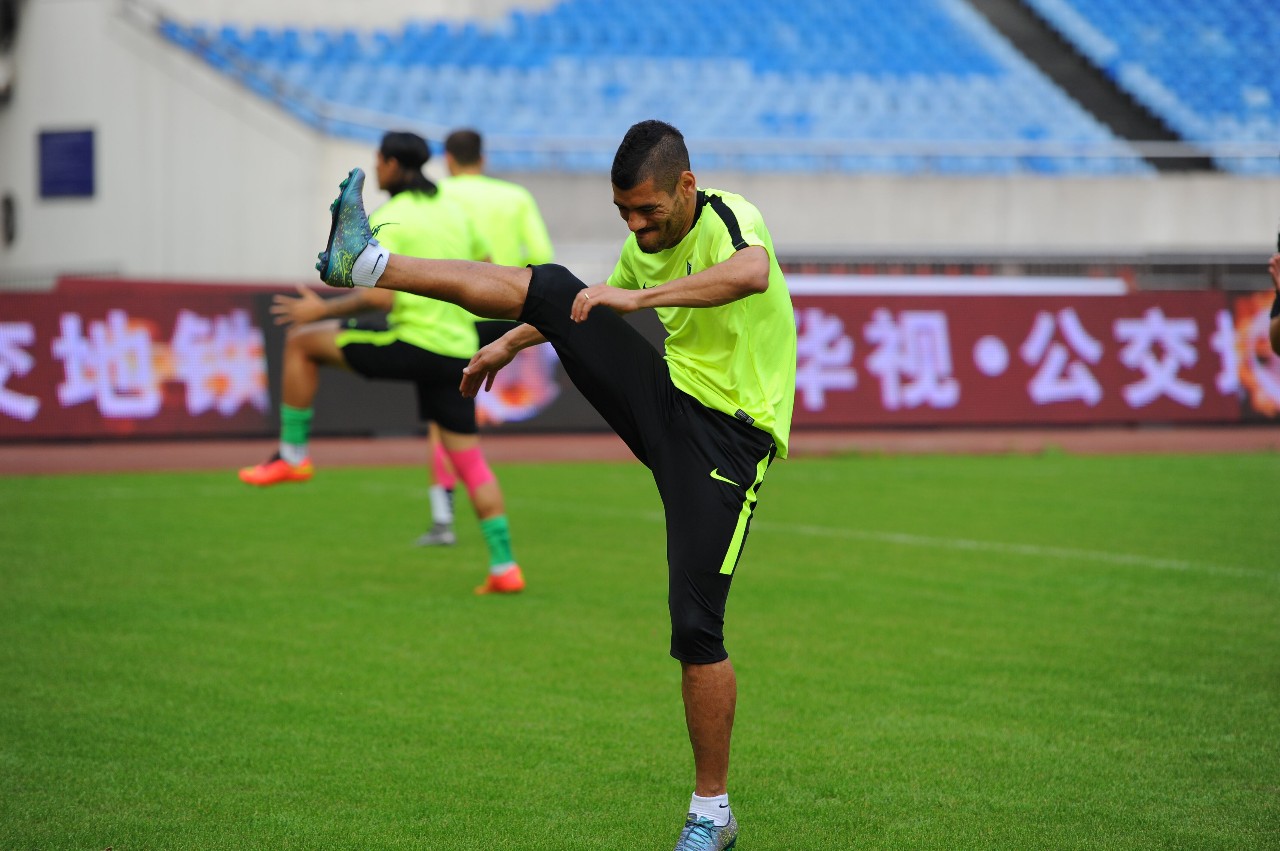 周日，一起去黄龙战斗！绿城说准备好了！志杰也来拉人气！为开门红转起！