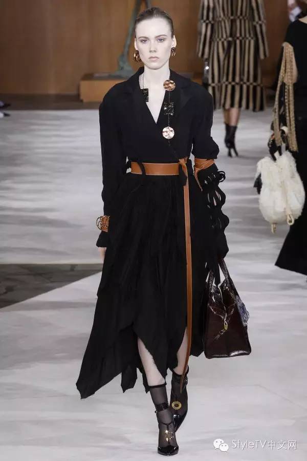 loewe包包经典款,loewe最值得入款的包包