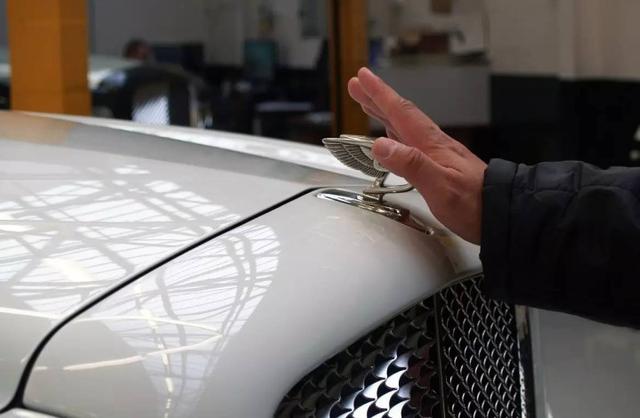 为什么劳斯莱斯的车标永远向上,为什么劳斯莱斯的车标不怕偷呢