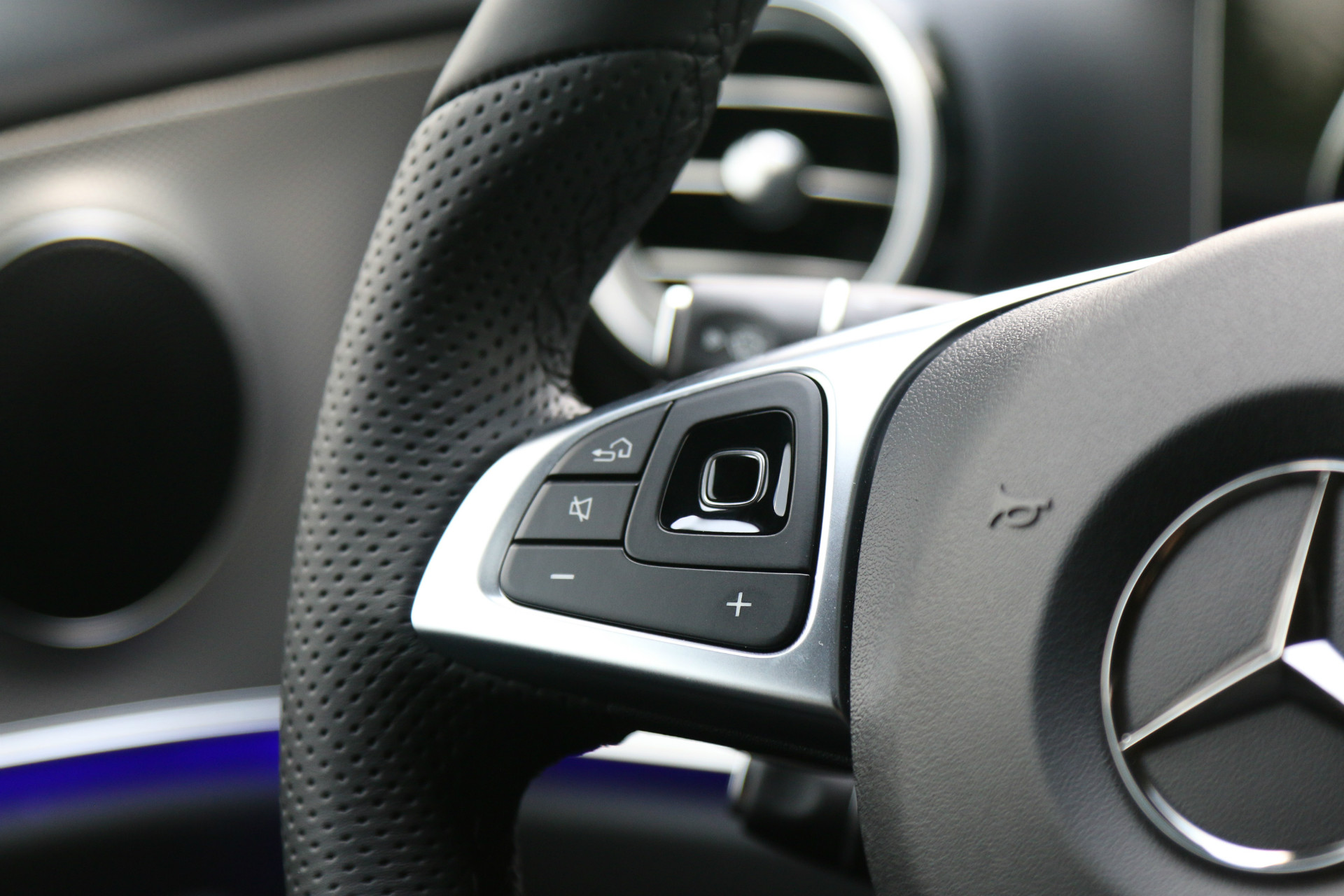 奔驰e级e200的争议点,奔驰e级2024款e200配置参数