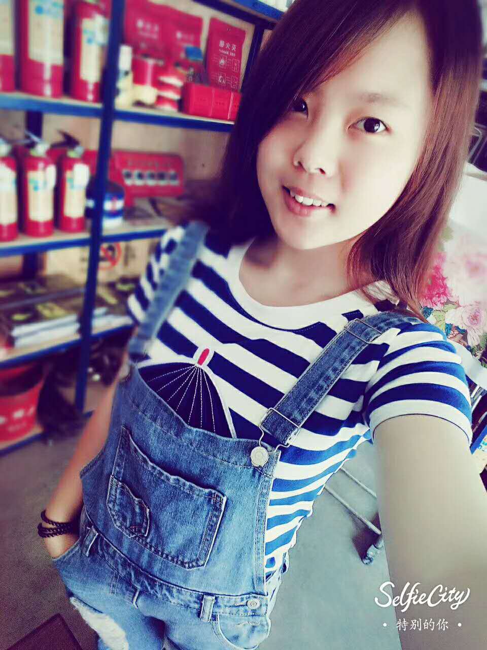 文艺九零后美女,九零后美女做手工刺绣