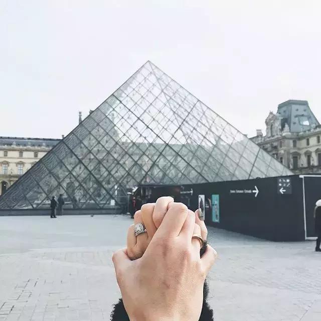 他的朋友圈里都是她,你的朋友圈全是她的照片