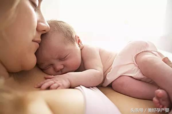 新生儿频繁打嗝是什么原因引起的,新生儿频繁打嗝吐奶是怎么回事