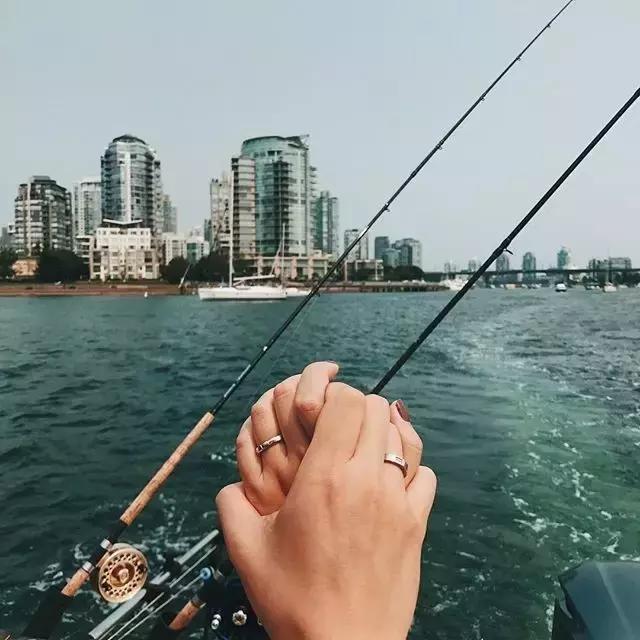 他的朋友圈里都是她,你的朋友圈全是她的照片