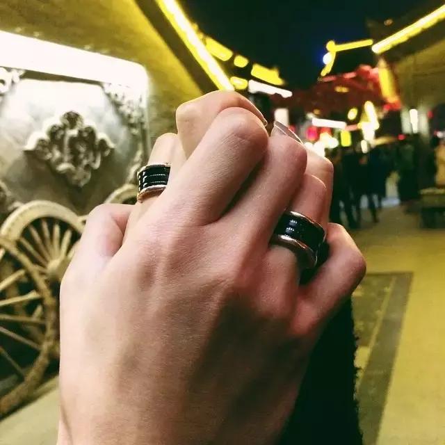 他的朋友圈里都是她,你的朋友圈全是她的照片